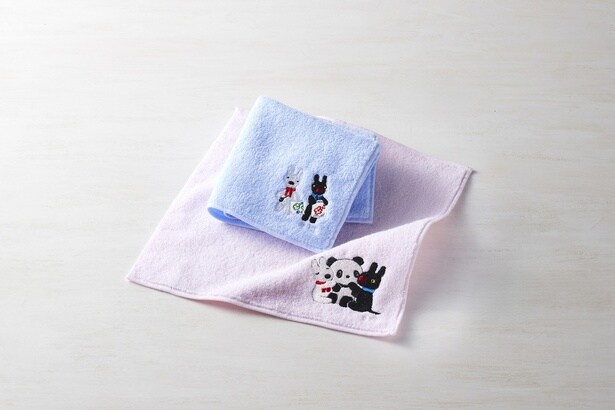 「今治ハンカチ2枚セット」(各2200円)ピンク＆ブルー