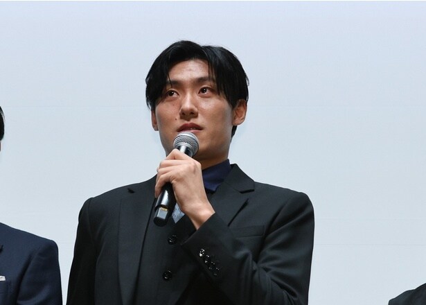 主演の松谷鷹也さん。横田選手との4年間を「宝物のような時間」と涙ながらに振り返った
