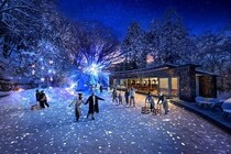 【星野リゾート】光と音の体験がさらに進化！軽井沢のケラ池スケートリンクで冬季限定「スターダスト・アイスリンク」がスタート