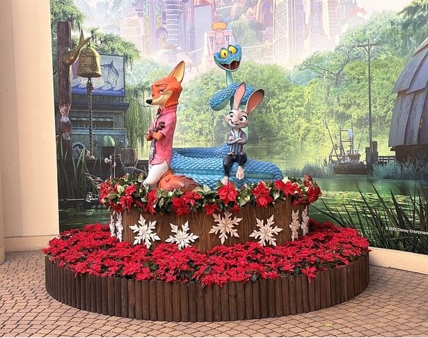 ジュディ、ニック、ゲイリーのスタチューが設置されたフォトスポット