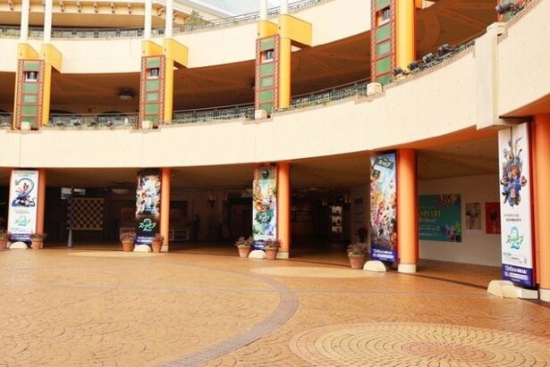 セレブレーション・プラザの柱にも『ズートピア2』のデザインが!