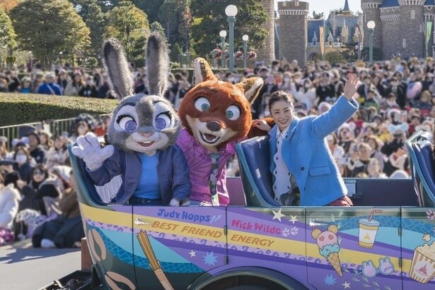 上戸彩さんが登場したスペシャルグリーティングの様子