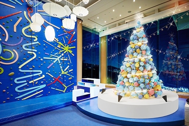 パステルカラーで彩られたクリスマスツリー