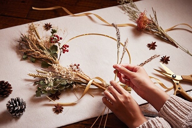 稲穂やドライフラワーを使用したクリスマスリース