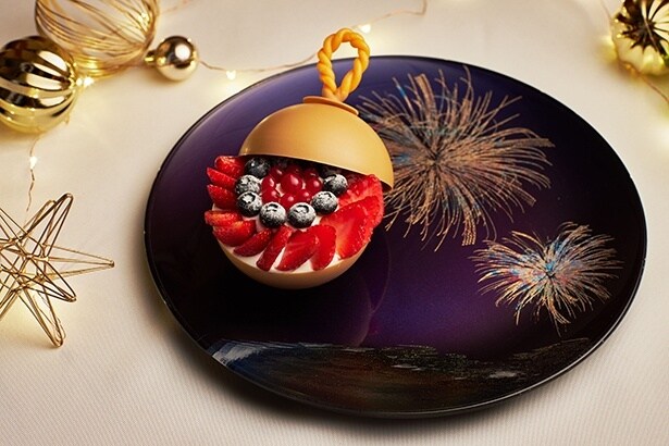 玉皮から中身まで丸ごと楽しめる花火玉クリスマスケーキ