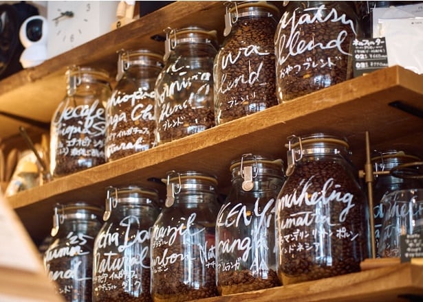 【写真】豆売りがメインだが、それぞれの豆のおいしさを試せる場として喫茶スペースを設置