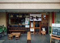 コーヒーで旅する日本／関東編｜溢れるアイデアで“濃度の高い”魅力を発信。「自家焙煎コーヒー角打ち VIVA COFFEE」が伝えたいコーヒーの可能性とは