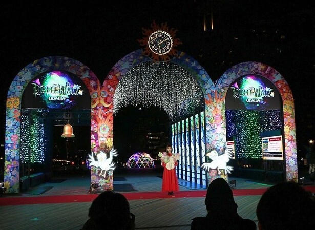 「どんなイルミデートがしたいか」という質問に「いつの日か、肩とかを組んでイルミネーションの中を走り抜けたい」と話していた