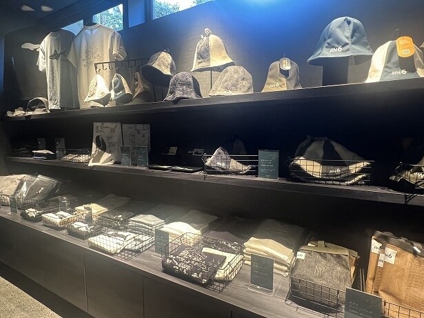 オリジナルグッズの販売もある