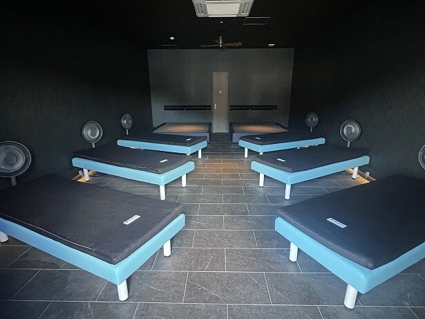 内気浴ができる「深海ルーム」のドアを開けた状態