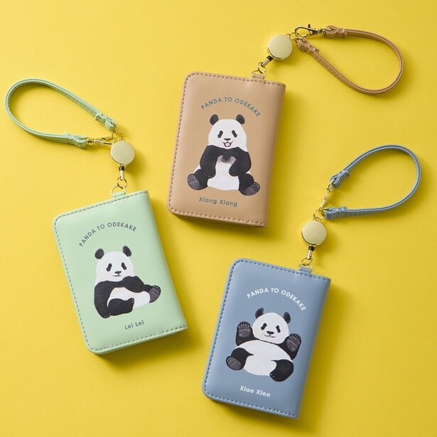 パンダ3きょうだい シャンシャン・シャオシャオ・レイレイ　リール付きパスケース(月1個、2860円)