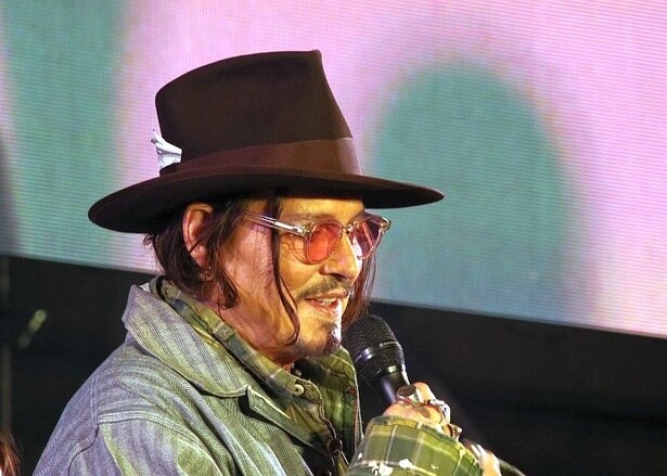 日本のファンに感謝を述べるジョニー・デップさん