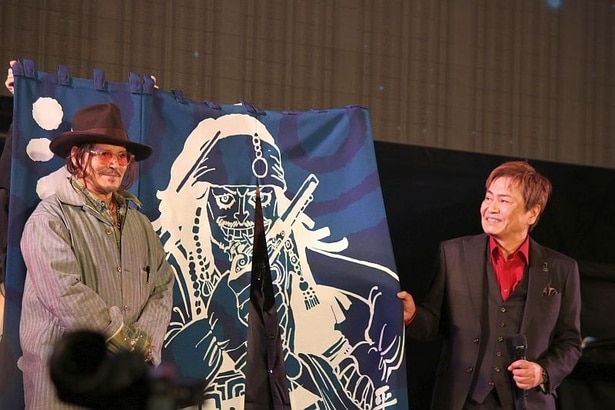 デップさんの出演作で吹き替えを多数務め、『ONE PIECE』のサンジ役としても知られる声優・平田広明さんも登場