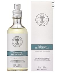 ハーブと果実のフレッシュな香りに、フランキンセンスの深みが寄り添う。優雅な時間を提供する【ニールズヤードレメディーズ】のルームフレグランススプレーがAmazonに登場中‼