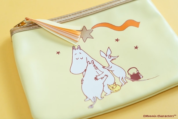 ムーミントロールとムーミンママ、スニフのアートを大きくあしらったデザイン