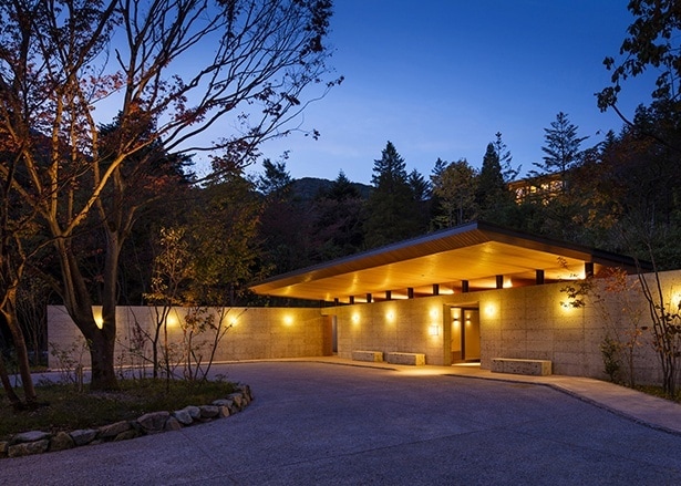 大谷石造りが特徴の外観