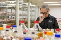 2025年度の「現代の名工」に選出！サントリーのウイスキーづくりの鍵を握る「ブレンダー」の仕事とは？