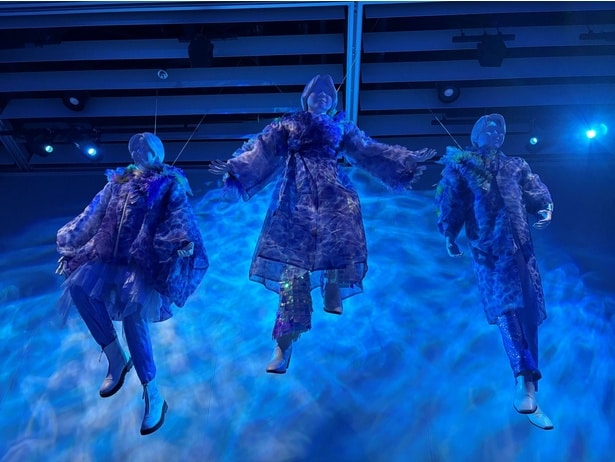 海底に沈んだ巨大都市「Atlantis」の名前を冠した『DOME LIVE 2023 “Atlantis”』の衣装が浮かんでいる