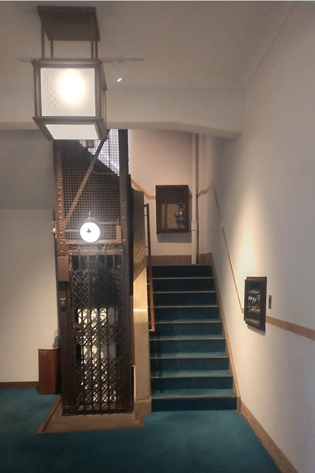 倉庫棟のエレベーター