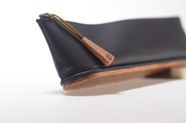 【画像】木工職人の技術によって、革と間伐材や小径材などの木材を組み合わせたペンケースが誕生