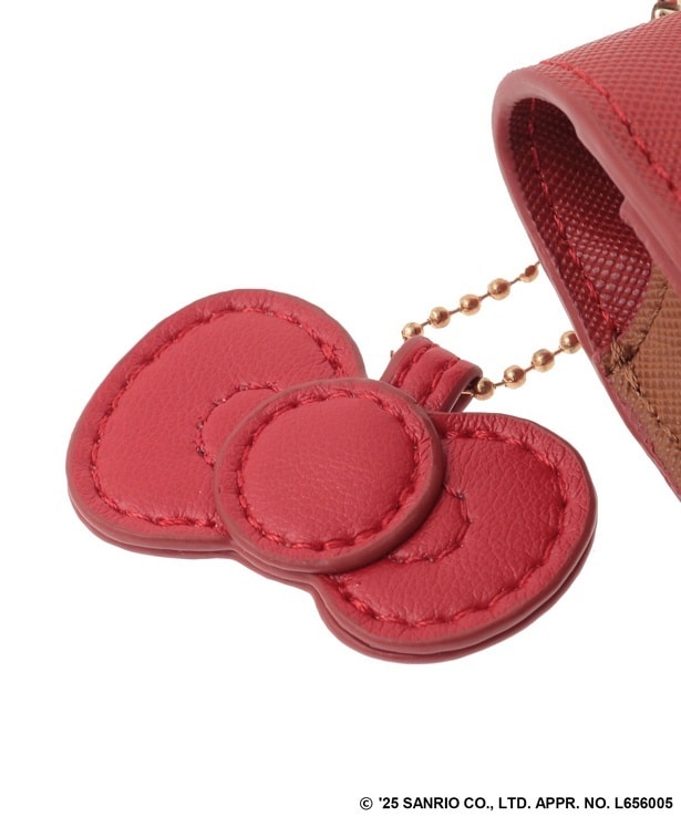 キティちゃんのリボンをイメージしたチャーム付き