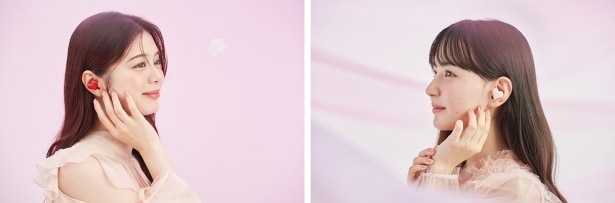 【写真】紺野彩夏さん(HeartBuds Pro Red)と河村ここあさん(HeartBuds Pro Pink)