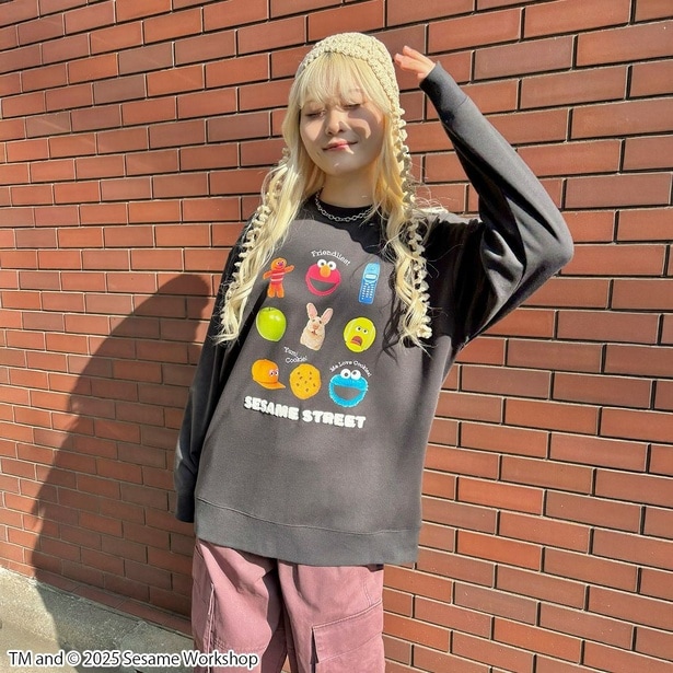 カラーはスミクロのみ。サイズはMとLの2種類