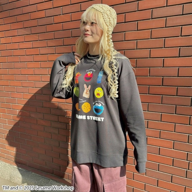 日光の下で見るとグレーがかって見える