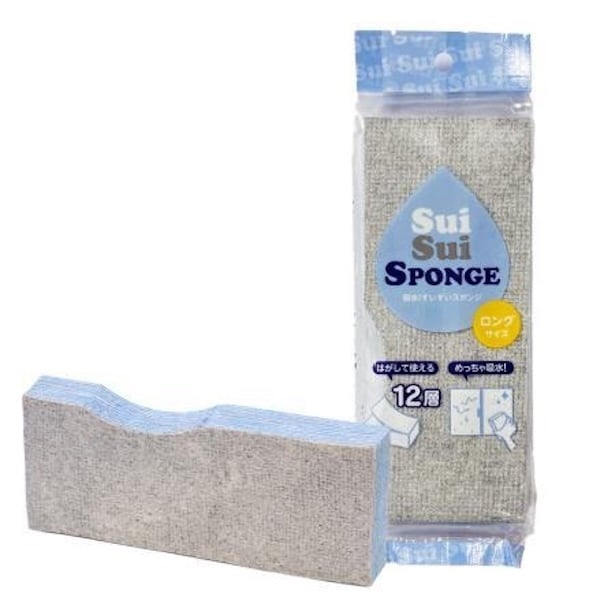 12層構造ではがして使える「吸水！すいすいスポンジ」(レギュラー550円、ロング770円)。くぼんだ部分に親指がフィットし、持ちやすいのも魅力 ※写真はロングサイズ