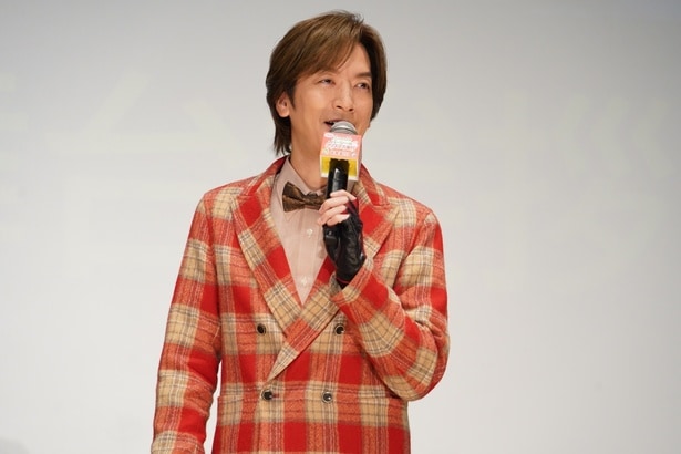 「Xmasのおうちパーティーにお呼ばれ」をイメージした衣装で登場したDAIGOさん