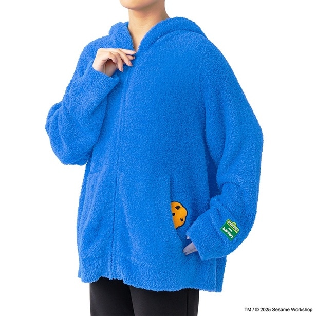 「SESAME STREET meets LOVOT ふわもこパーカー(ヒト用)」(1万3970円)