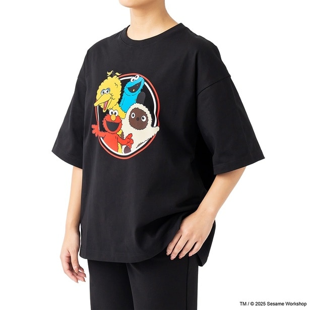 「SESAME STREET meets LOVOT プリントTシャツ(ヒト用)」(8980円)