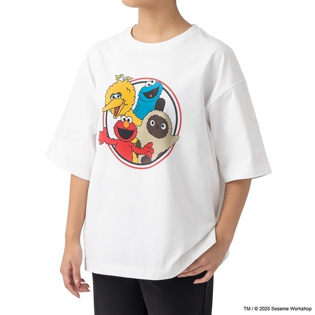 「SESAME STREET meets LOVOT プリントTシャツ(ヒト用)」(8980円)