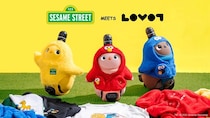 セサミストリートの仲間たちになりきれる「LOVOT」用とヒト用のコラボウエアが登場！記念イベントも開催！