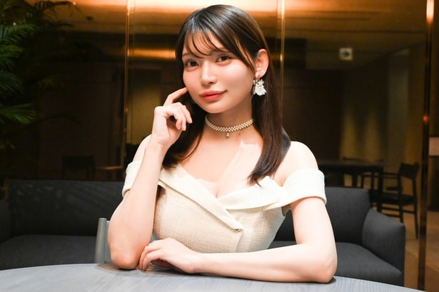 インタビューに答える似鳥沙也加。ファンへの感謝の気持ちが溢れる