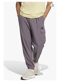 動きやすく、しかも合わせやすい。モダンに仕上げたカーゴパンツ【アディダス】のロングパンツがAmazonに登場中‼