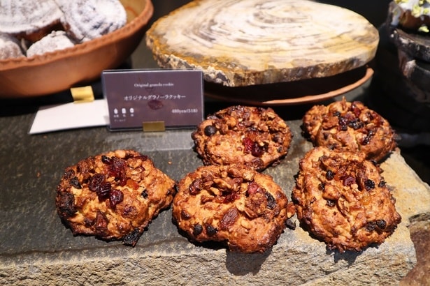 クッキーは7種類をラインナップ(写真はオリジナルグラノーラクッキー)