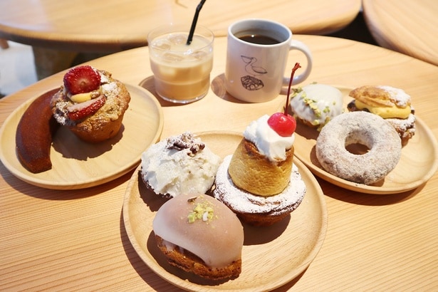 アマムダコタン新ブランドは“焼き菓子特化”、約50種のベイクが並ぶ「アマムダコタン カフェアンドベイク」東京・表参道にオープン