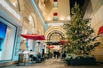 クリスマスイルミといえば表参道！街のにぎわい創出の一端を担う「アニヴェルセルカフェ 表参道」の想いを聞いた