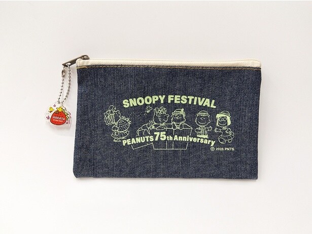 「デニムフラットポーチ」(1210円)