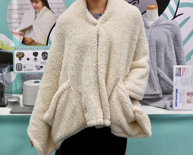 ゴリラのハグ(ベージュ)を着用