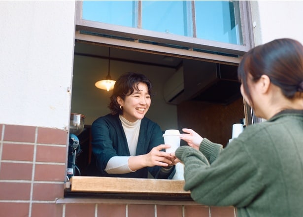 屋外の窓からも注文OK