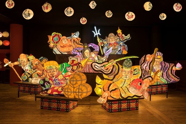 来場者を出迎えるねぶた七福神