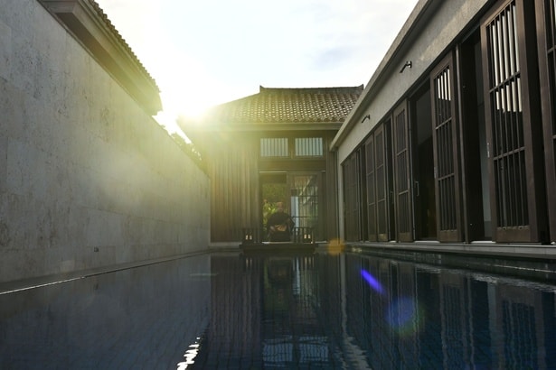 「若太陽おこもり滞在」では朝日と琉球古典音楽を楽しむことができる