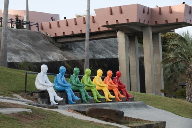 カラフルな「ヴォワイアン像」