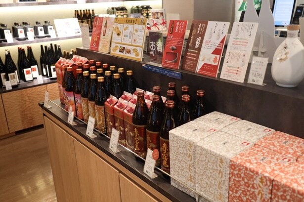 ショップではエリア限定の霧島焼酎も販売
