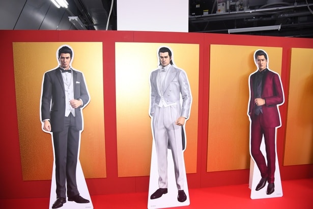 フォーマルな装いの桐生一馬や錦山彰らが集結