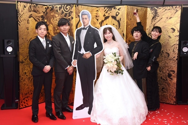 【写真を見る】「龍が如く」のキャラクターたちに囲まれて、結婚式の擬似体験ができる企画も実施