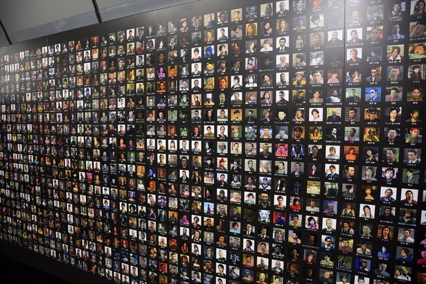 約1500人ものキャラクターの顔写真がずらり