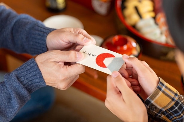 お年玉は新札を用意してポチ袋に入れて渡そう